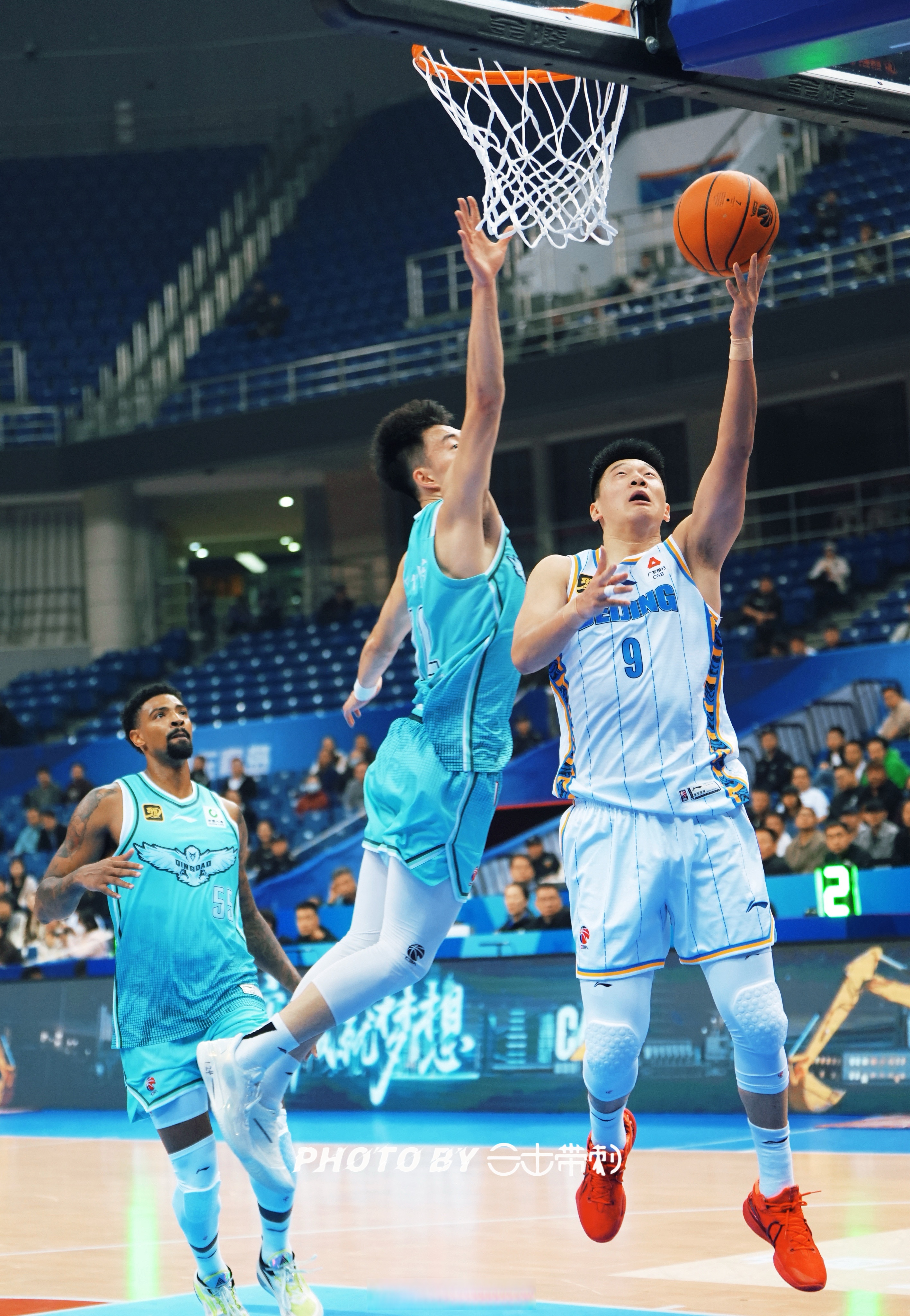 青岛男篮士气高昂，凭实力稳占积分榜前列的简单介绍